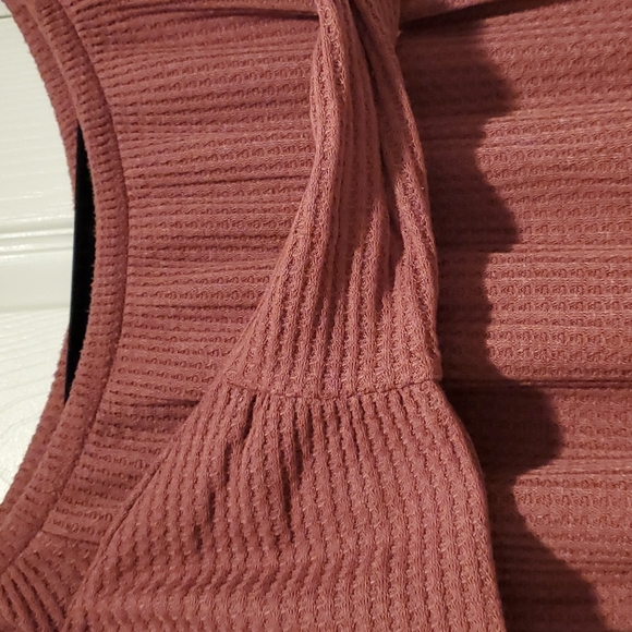 Off shoulder top - Picture 2 of 3